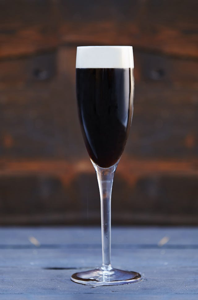 glass of Guinness black velvet