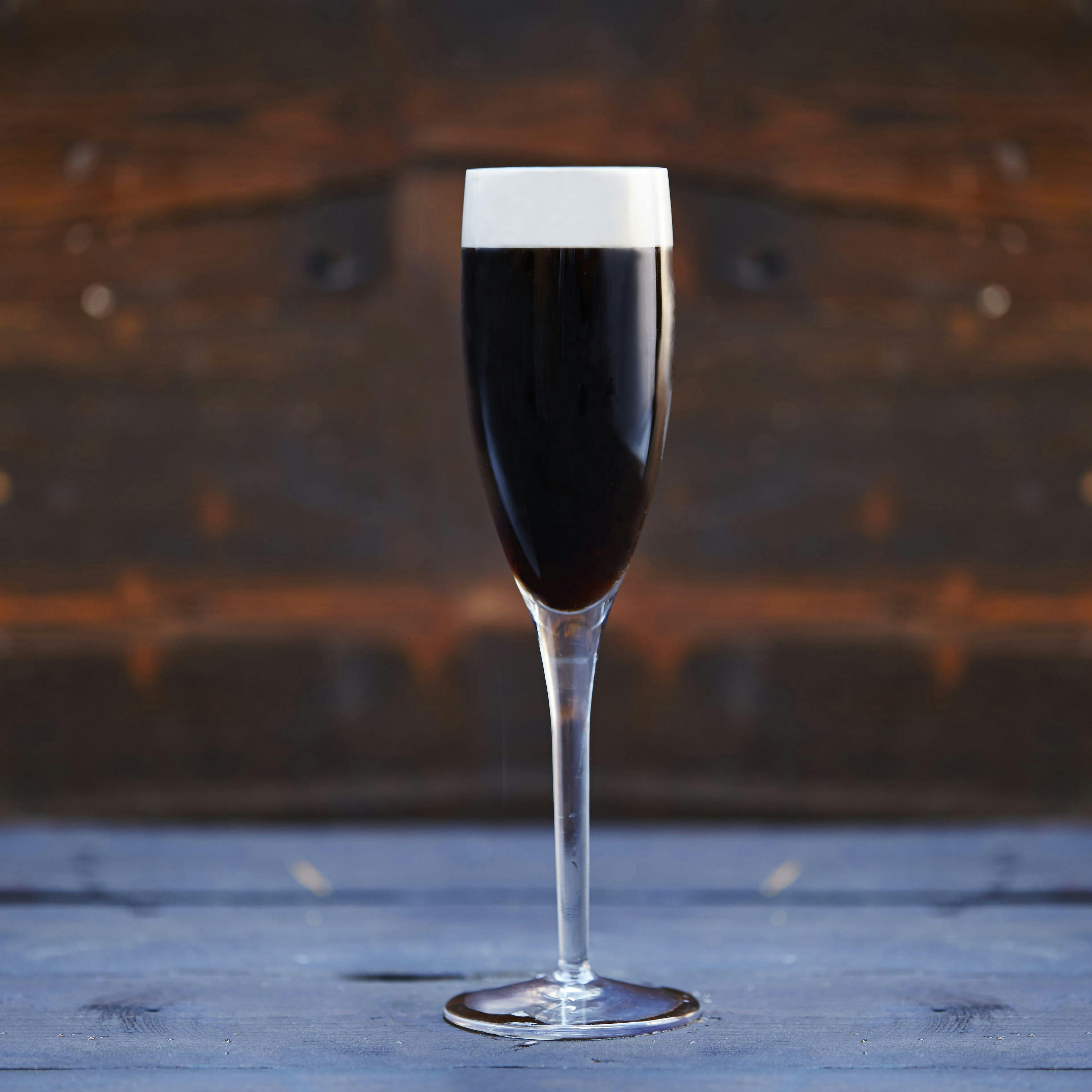 glass of Guinness black velvet